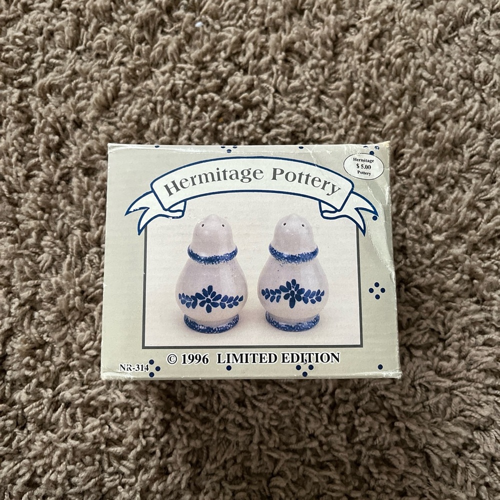 Hermitage Pottery vintage salt pepper shakers